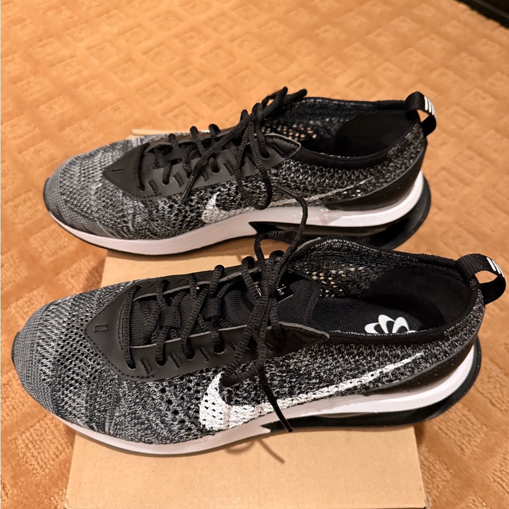 Nike Flyknit Racer - Picture 5 of 7